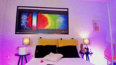 Hanna online show from November 19, 3:39 am