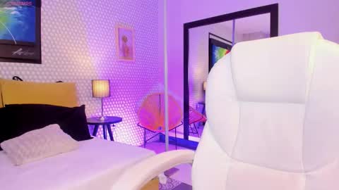 Hanna online show from November 22, 3:49 am