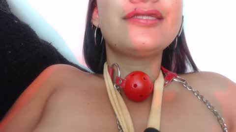 Snapshot of hannafalls chatting on December 15, 2:30 am SARA online show from December 15, 2:30 am