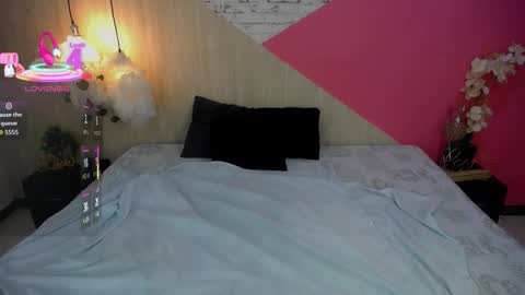 Hannah  online show from November 3, 11:11 am