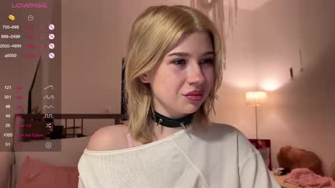 Snapshot of hannah_allin chatting on February 16, 6:21 pm Hannah Allin online show from February 16, 6:21 pm