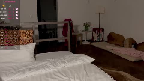 Snapshot of hannah_allin chatting on February 19, 5:49 pm Hannah Allin online show from February 19, 5:49 pm