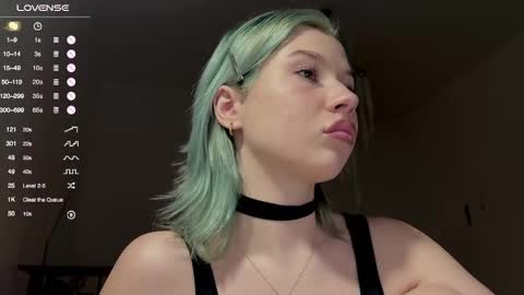 Snapshot of hannah_allin chatting on February 25, 5:36 pm Hannah Allin online show from February 25, 5:36 pm