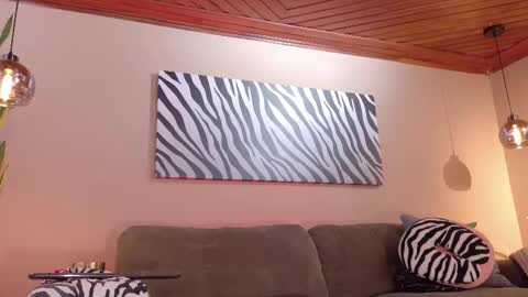 Hannah  online show from September 28, 5:40 pm