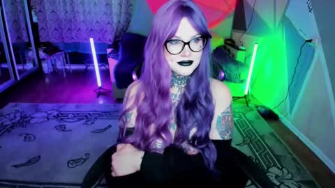 Snapshot of hannah_chaos chatting on February 16, 2:32 pm Hannah online show from February 16, 2:32 pm