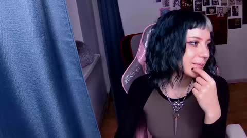 Snapshot of hannah_chaos chatting on March 12, 8:52 pm Hannah online show from March 12, 8:52 pm