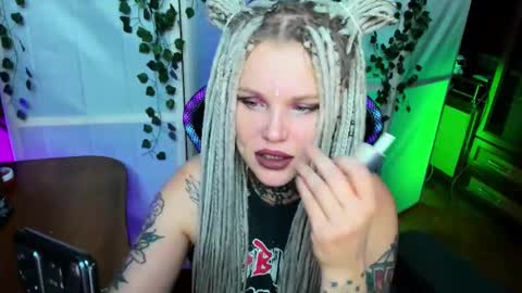 Snapshot of hannah_chaos chatting on November 14, 6:28 pm Hannah online show from November 14, 6:28 pm