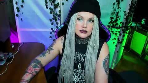 Snapshot of hannah_chaos chatting on November 16, 7:19 pm Hannah online show from November 16, 7:19 pm