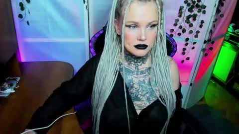 Snapshot of hannah_chaos chatting on December 1, 10:09 am Hannah online show from December 1, 10:09 am