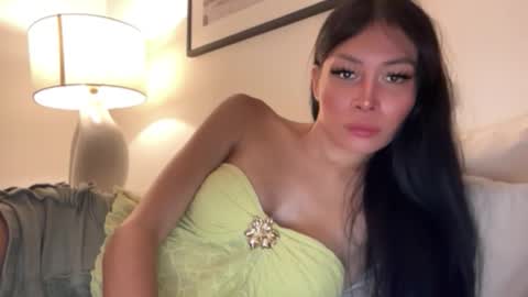 Snapshot of hannah_girl_ chatting on October 30, 8:38 am Im your naughty girl and porn star in bed Hannah online show from October 30, 8:38 am