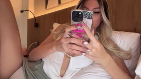 Snapshot of hannah_girl_ chatting on November 14, 2:10 am Im your naughty girl and porn star in bed Hannah online show from November 14, 2:10 am