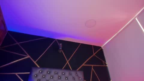 Hannah online show from January 28, 9:29 pm