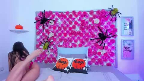 Hannah Miller online show from October 18, 11:00 am