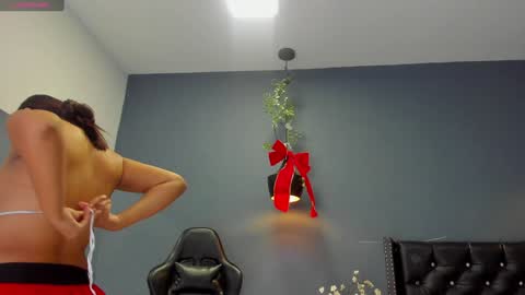 Snapshot of hannah_miller__ chatting on December 18, 11:24 am HANNAH MILLER online show from December 18, 11:24 am