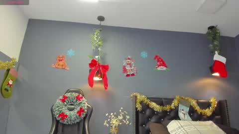 Snapshot of hannah_miller__ chatting on December 20, 11:21 am HANNAH MILLER online show from December 20, 11:21 am