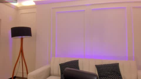 Snapshot of hannahjamesx chatting on November 9, 5:00 pm HANNAH J online show from November 9, 5:00 pm