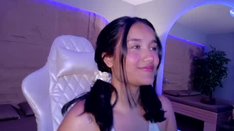 hannahmonttgomery  Help me reach 100 Hands up online show from April 14, 4:35 pm