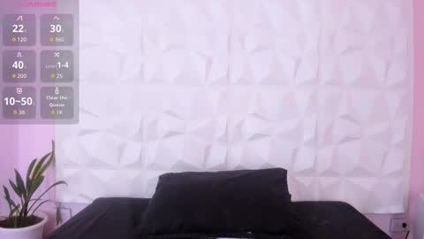 hannahtoons_ online show from December 18, 4:18 am