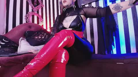 Snapshot of hannalicious4u chatting on November 23, 9:36 pm FOLLOW ME INTA MOONXMAFE online show from November 23, 9:36 pm