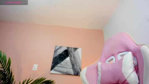 Hanna Miller  online show from April 21, 2:51 am