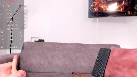 Snapshot of hannaos chatting on December 17, 3:17 pm Hanna Os online show from December 17, 3:17 pm