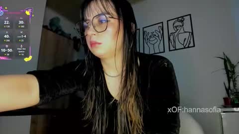 Snapshot of hannasofiax chatting on October 28, 3:25 pm hannasofia x Schedule 700 -1400GTM-5 online show from October 28, 3:25 pm