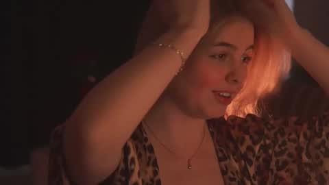 Snapshot of hannasthesia chatting on March 3, 5:42 am Hanna online show from March 3, 5:42 am