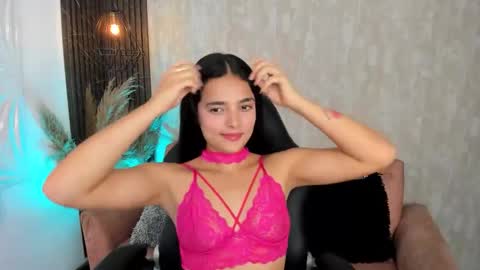 Snapshot of hannawells_ chatting on November 18, 8:57 pm Hanna online show from November 18, 8:57 pm