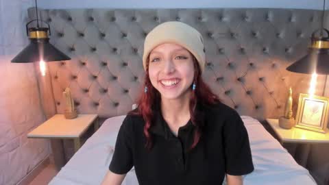 Snapshot of hanniesmile chatting on February 28, 2:20 pm Hanni online show from February 28, 2:20 pm