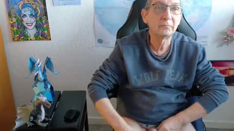 Snapshot of hansi63 chatting on February 23, 3:18 pm charly online show from February 23, 3:18 pm