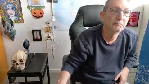 Snapshot of hansi63 chatting on September 22, 7:43 am charly online show from September 22, 7:43 am