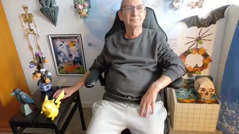 Snapshot of hansi63 chatting on October 8, 9:18 am charly online show from October 8, 9:18 am