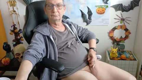 Snapshot of hansi63 chatting on October 19, 10:05 am charly online show from October 19, 10:05 am