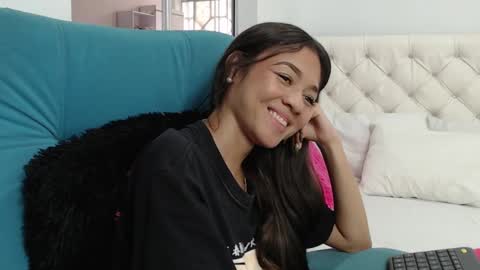 Snapshot of hantonella chatting on February 17, 6:04 pm Anto online show from February 17, 6:04 pm