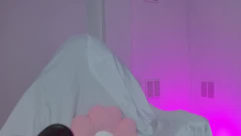 Snapshot of hantonella chatting on October 31, 1:23 pm Anto online show from October 31, 1:23 pm