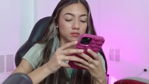 Snapshot of hantonella chatting on November 25, 2:50 pm Anto online show from November 25, 2:50 pm