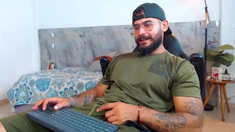 hanz_col online show from November 26, 2:34 am