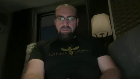 Snapshot of happy_cabbage chatting on December 3, 7:43 am happy_cabbage online show from December 3, 7:43 am