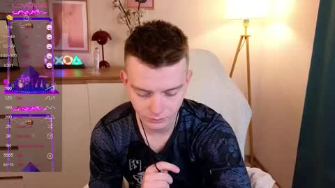 Snapshot of happy_de1mos chatting on October 2, 7:43 pm Jack online show from October 2, 7:43 pm