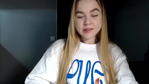 happy_fox_ online show from February 5, 8:46 pm