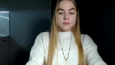 happy_fox_ online show from February 19, 9:14 pm