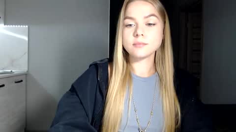 happy_fox_ online show from September 22, 8:55 pm