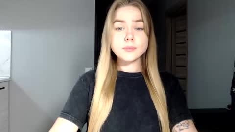 happy_fox_ online show from November 16, 7:08 pm