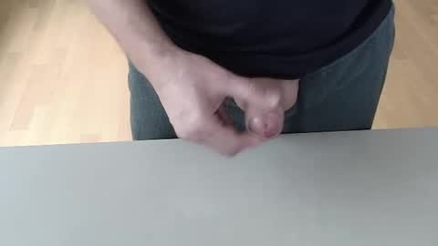 Snapshot of happybugger chatting on February 16, 12:54 pm Cum for you online show from February 16, 12:54 pm