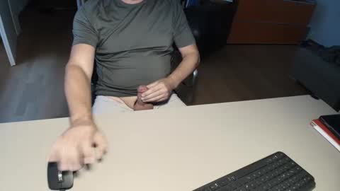 Snapshot of happybugger chatting on September 20, 7:20 am Cum for you online show from September 20, 7:20 am