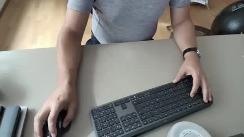 Snapshot of happybugger chatting on September 29, 12:10 pm Cum for you online show from September 29, 12:10 pm