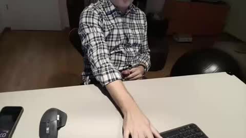 Snapshot of happybugger chatting on October 8, 5:38 am Cum for you online show from October 8, 5:38 am