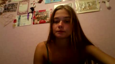 Snapshot of happyemily18 chatting on October 27, 6:23 pm happyemily online show from October 27, 6:23 pm