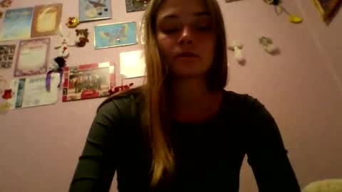 Snapshot of happyemily18 chatting on October 30, 8:31 pm happyemily online show from October 30, 8:31 pm