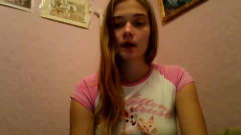 Snapshot of happyemily18 chatting on December 21, 5:09 pm happyemily online show from December 21, 5:09 pm